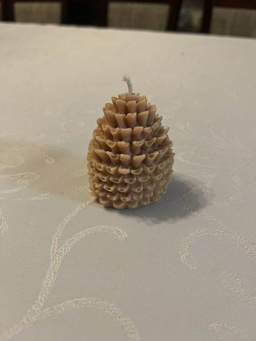 Świeczka w kształcie szyszki