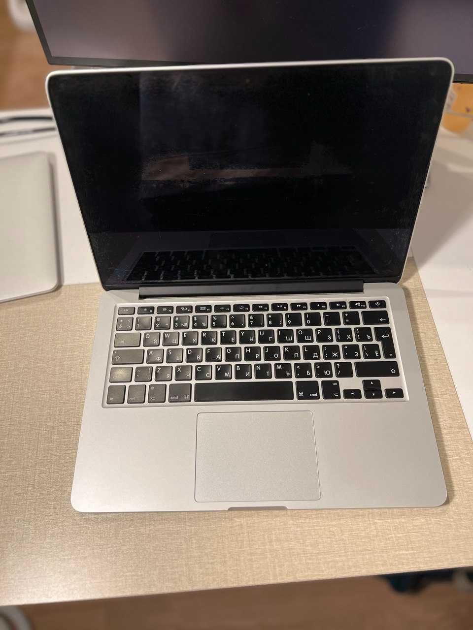 Macbook Pro Retina Late 2013 i5 4GB SSD 128 GB. Bateria 192 cykli.