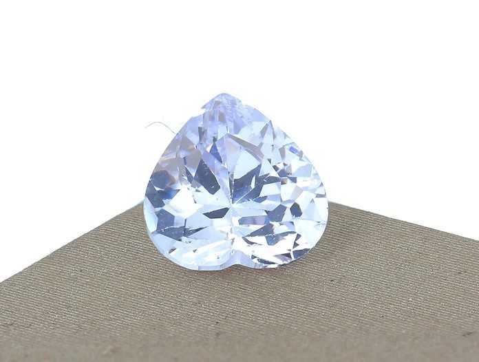 Zircónia Cúbica, talhe coração, com o peso de 9.85 ct,