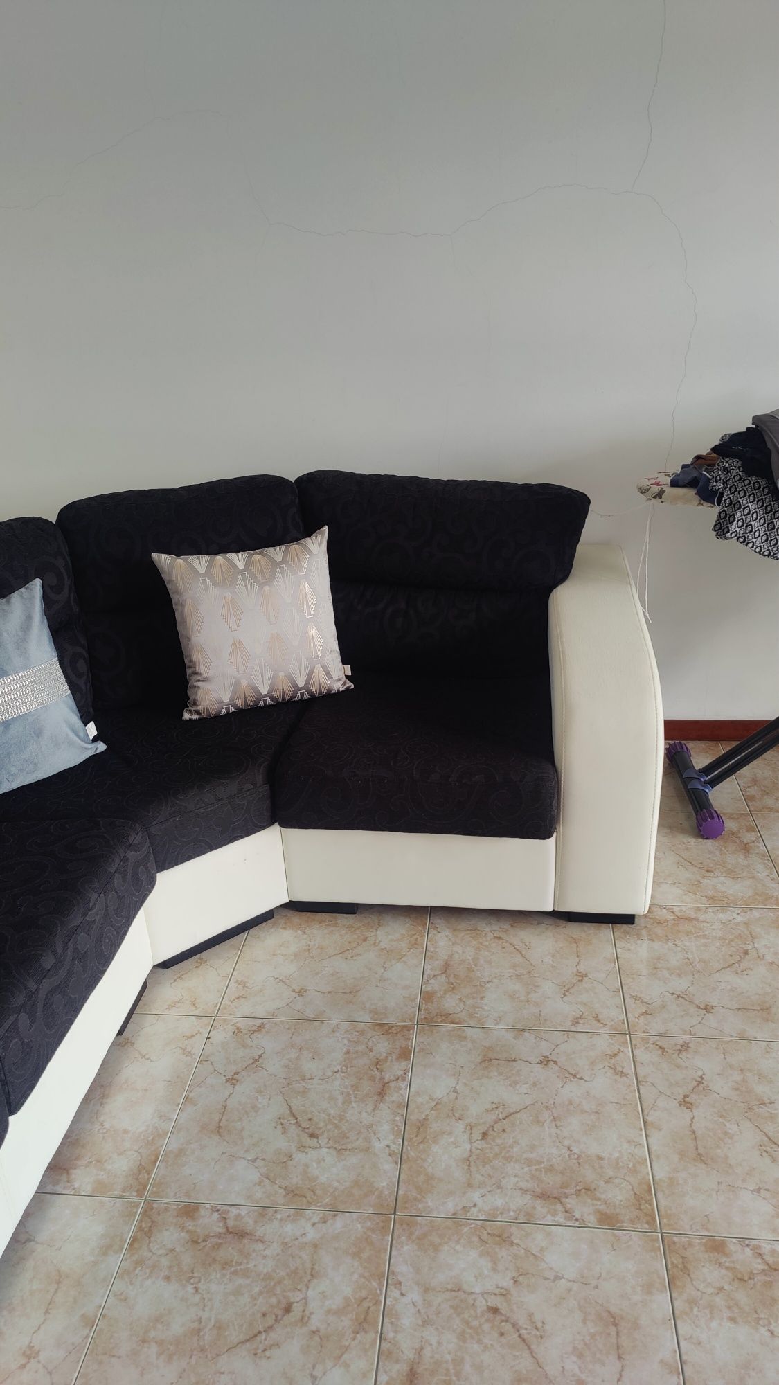 Vende sofá como novo as almofadas são de oferta