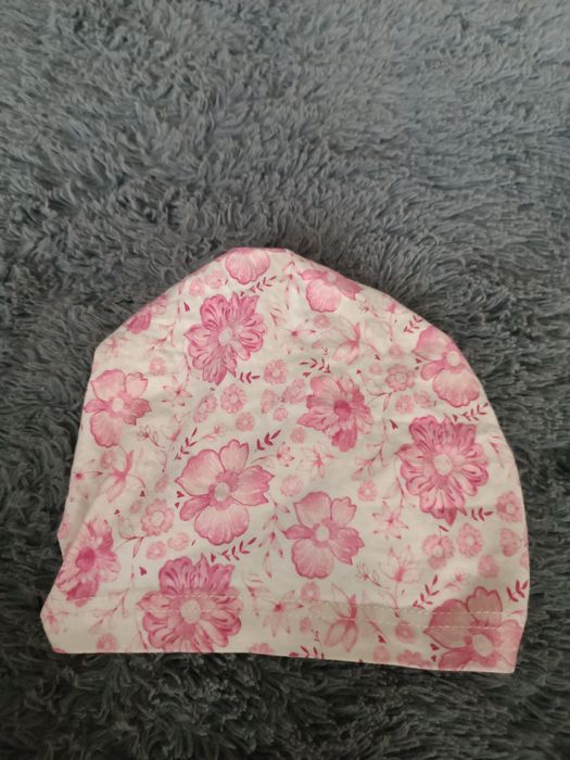 Wiosenna czapeczka dla dziewczynki