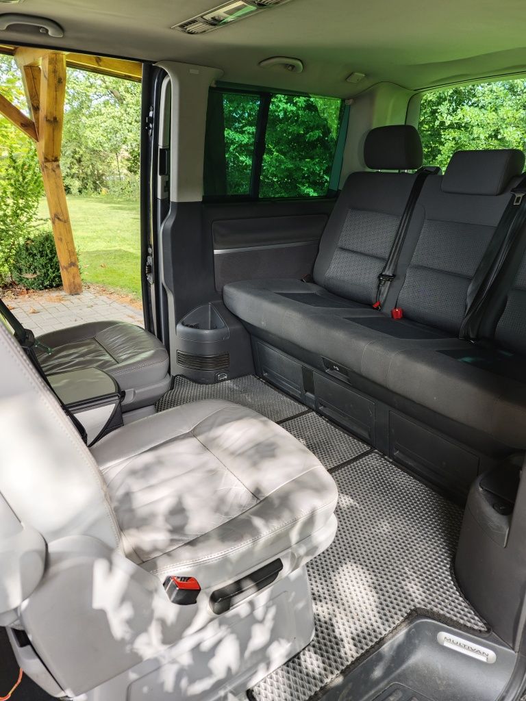 Volkswagen Multivan T5 2.5 TDI 174KM