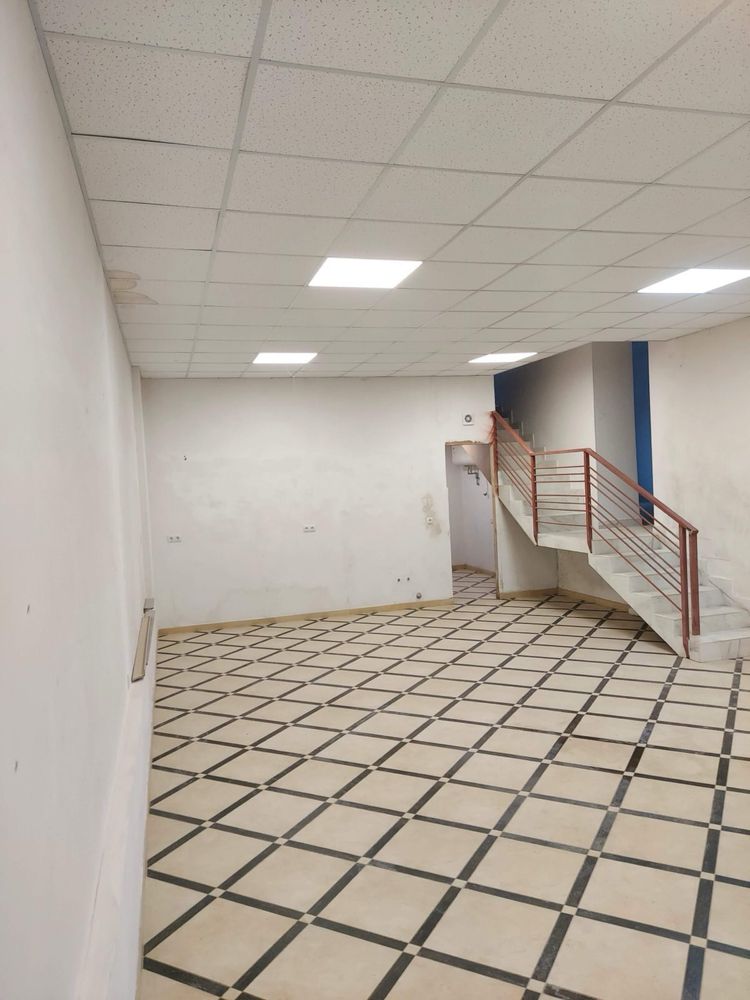 Сдам помещение центр площадь СЛАВЯНСК .магазин кафе офис