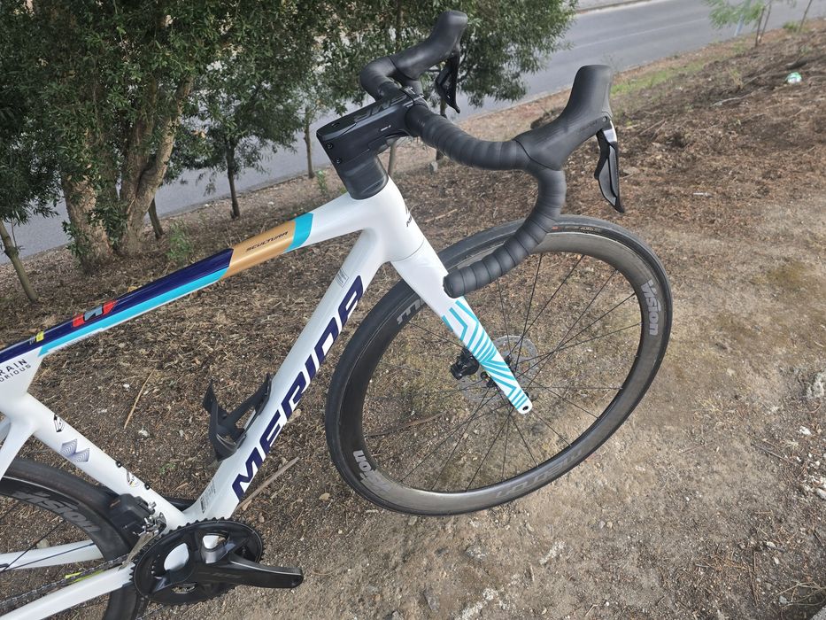 Merida com 105 di2 e rodas carbono