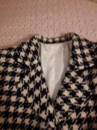 Casaco curto em pura lã, com botões em madrepérola tamanho M