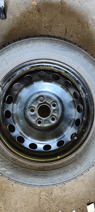 Opony zimowe z felgami Nokian WR Snowproof 195/65/15 bieżnik 6-7mm