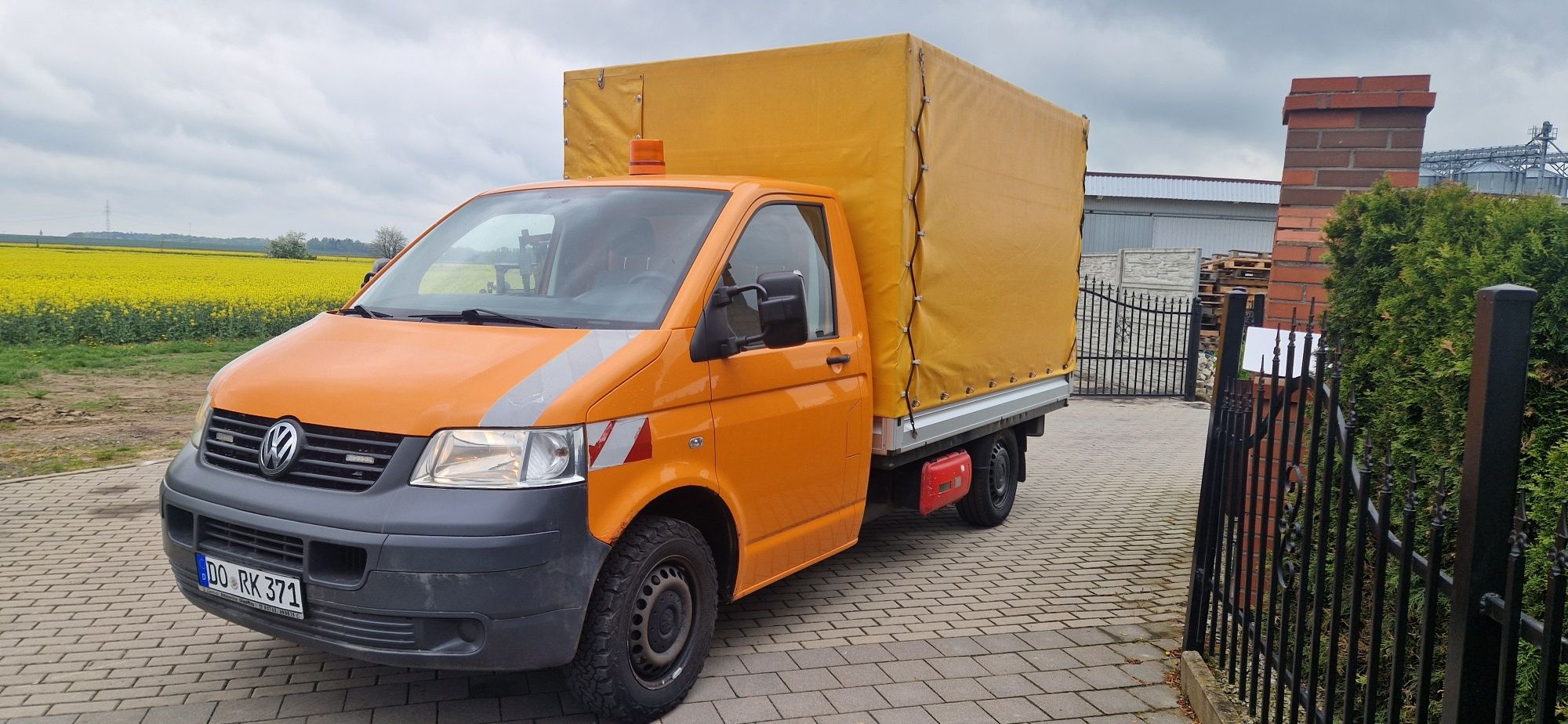 Volkswagen T5 1.9TDI  2009r zadbany bdb stan  plandeka