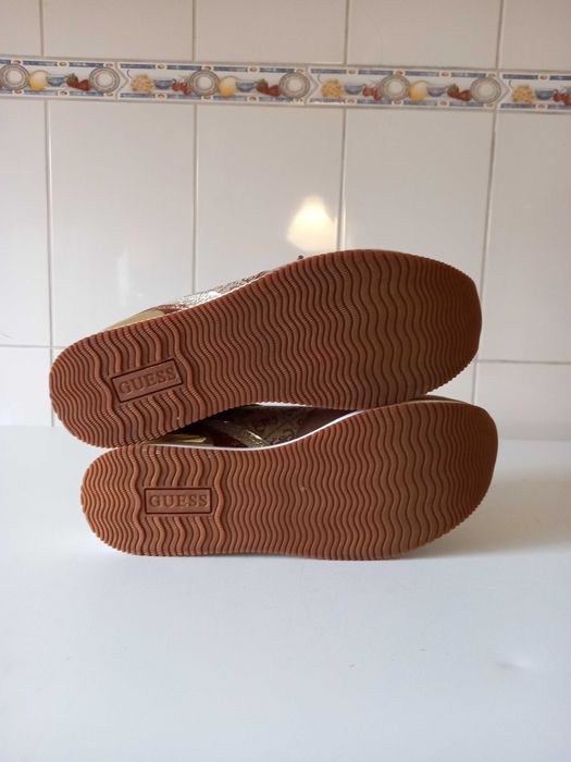 Sapatlha Guess de mulher
