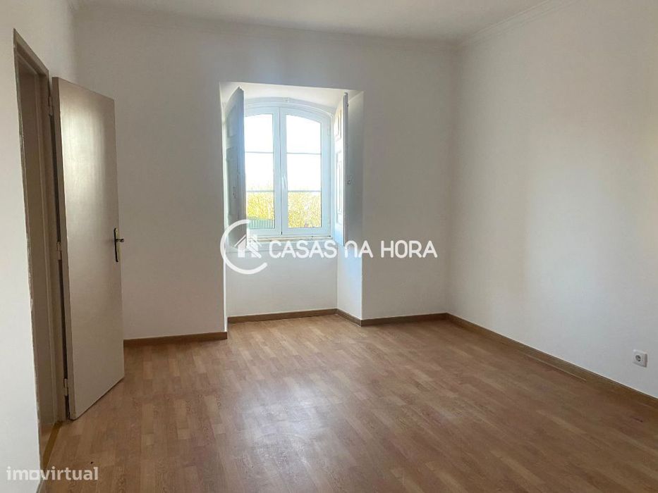 Apartamento T2 na Charneca da Caparica