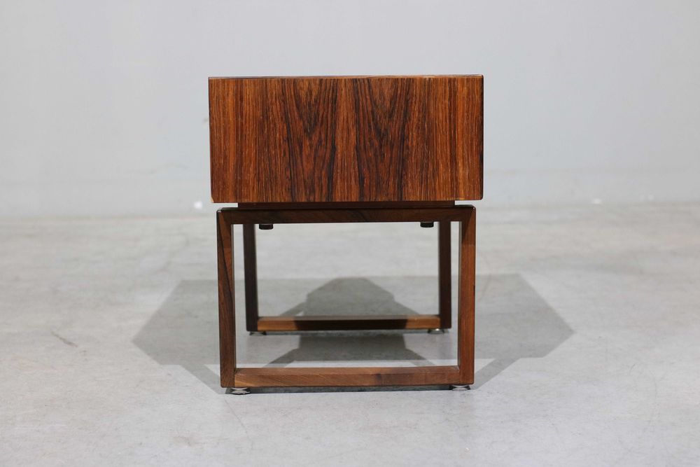 Mesinha de cabeceira em pau santo | Design Mid Century Modern