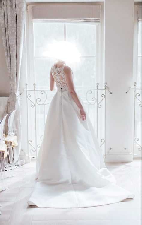 Suknia ślubna PRONOVIAS model Irlena