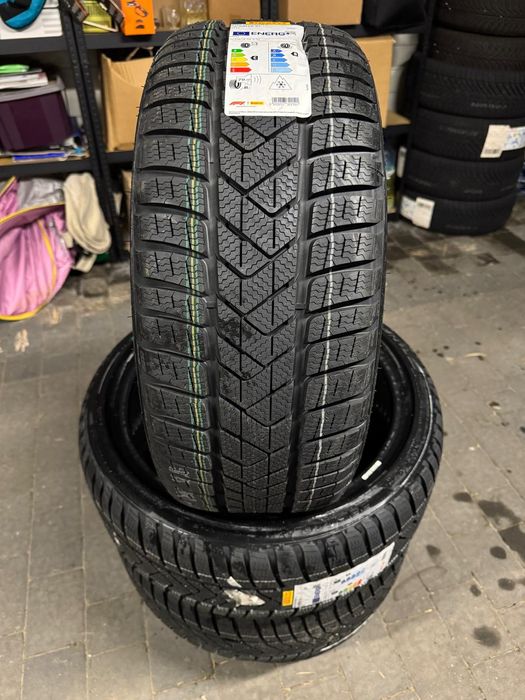 Opony zimowe Pirelli SottoZero Seria 3 225/40/R18 92V XL, A01 -komplet