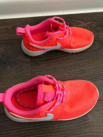 Nike Roshe rozmiar 27 różowe noeonowe