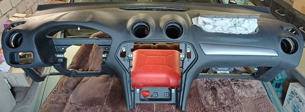 Торпедо дорестайлінг Ford Mondeo 4(IV) Спрацьована (Рівний шов)