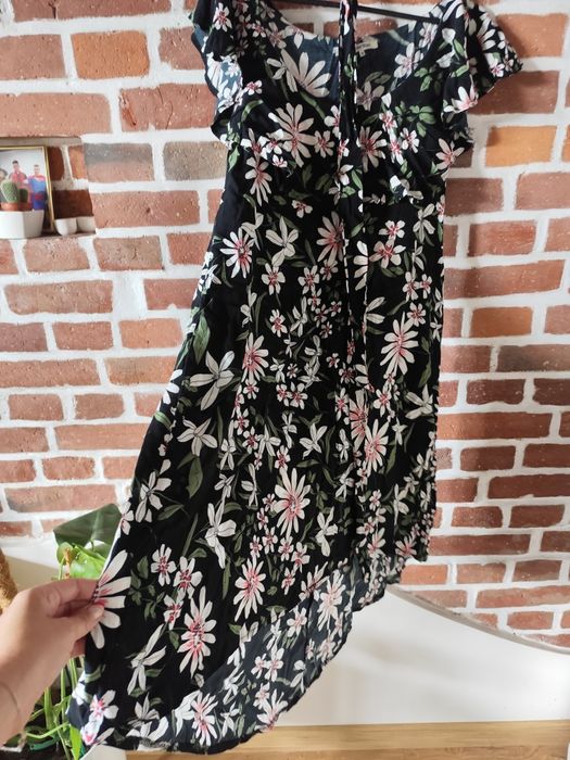 Sukienka dłuższą z tyłu z przodu krótsza