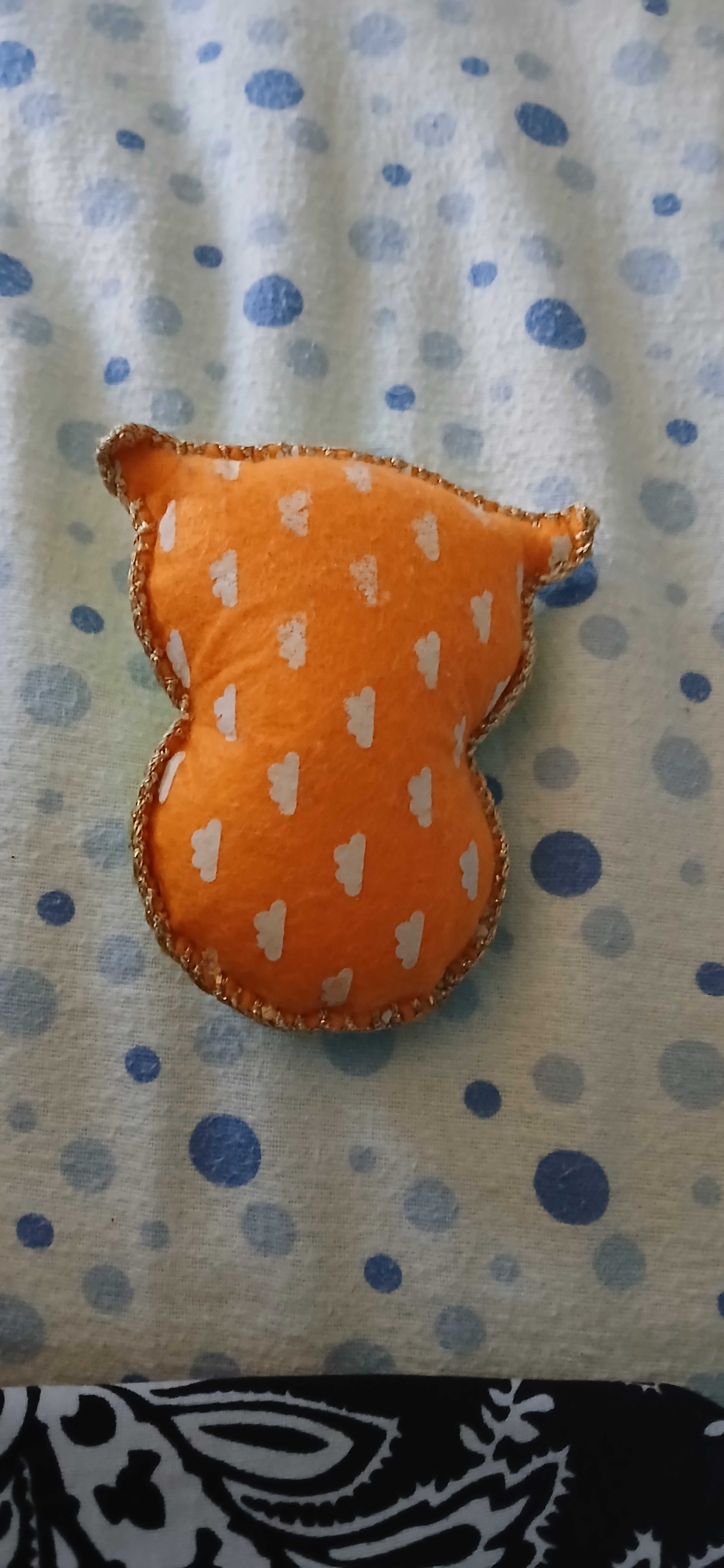 Almofada colorida feita por mim a mao para meter agulhas ou alfinetes