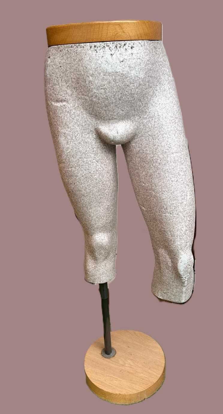Manequim antigo, meio corpo masculino