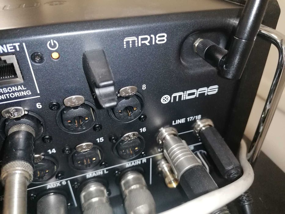 Mesa de som digital Midas MR18