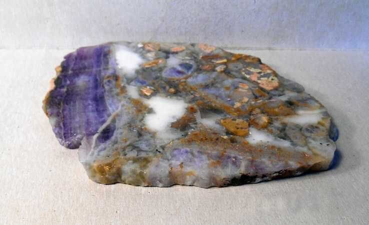 Флюорит полихромный большой полированный срез в коллекцию интерьер