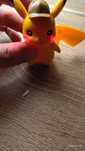 Pikachu com luz a pilhas