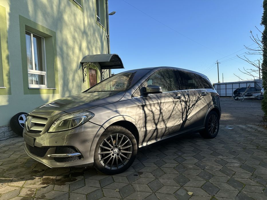 Капот крило батарея полуось салон фара бампер w242 w246 b class розбор