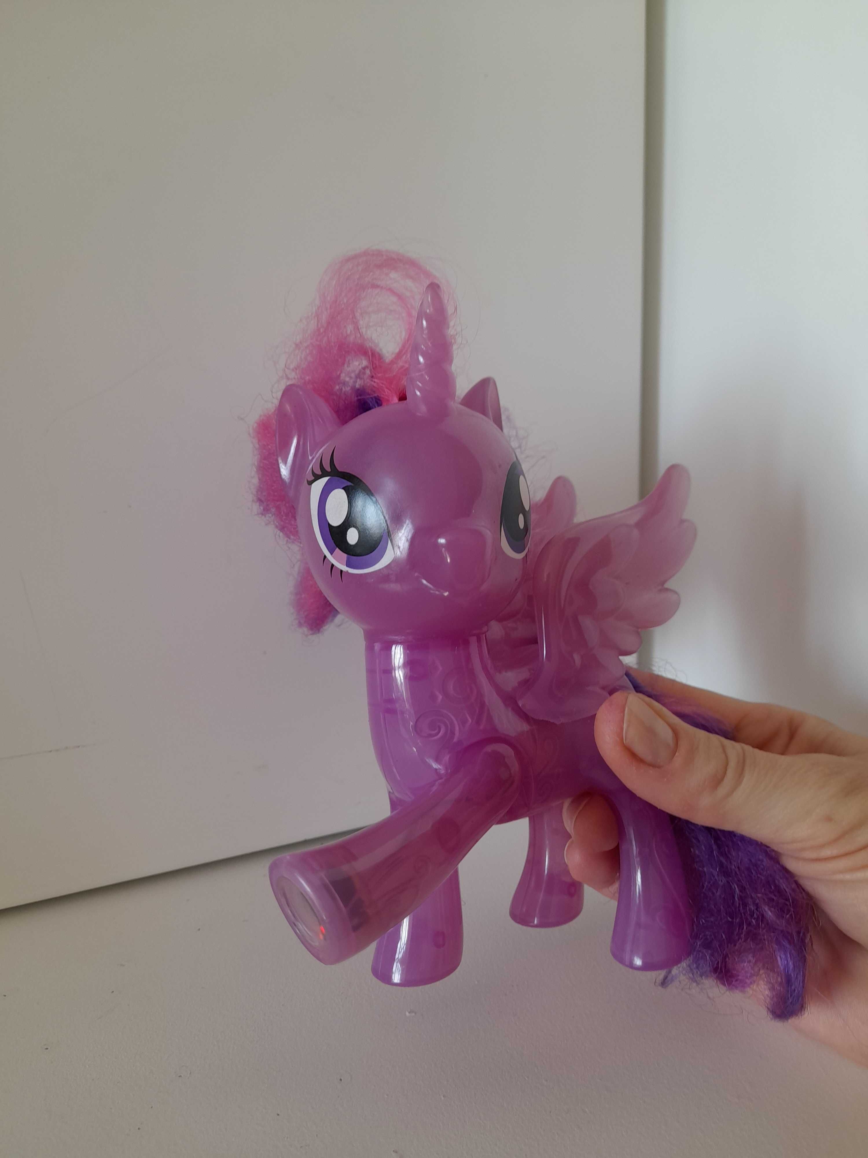 Konik kucyk pony świeci jednorożec skrzydła włosy ruchomy