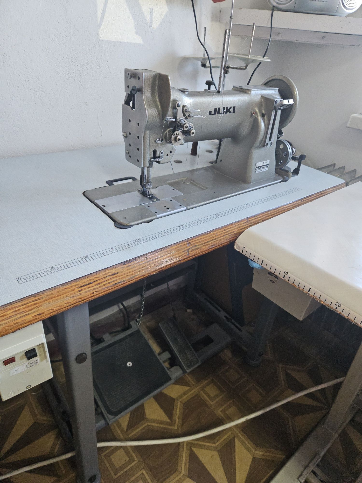 Maszyna juki LH-517