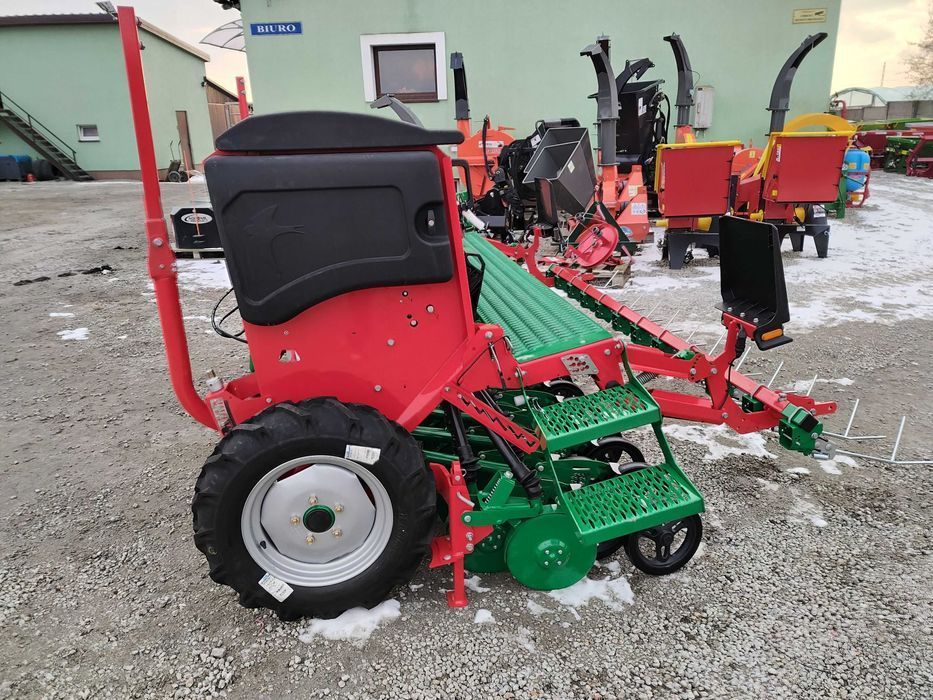 Siewnik zbożowy do zboża Agro-Masz SR 251, 271, 301 3m talerzowy