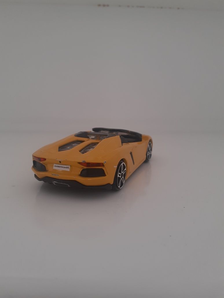 Zabawka model autko Lamborghini Aventador Lp-700 Burago skala 1:45