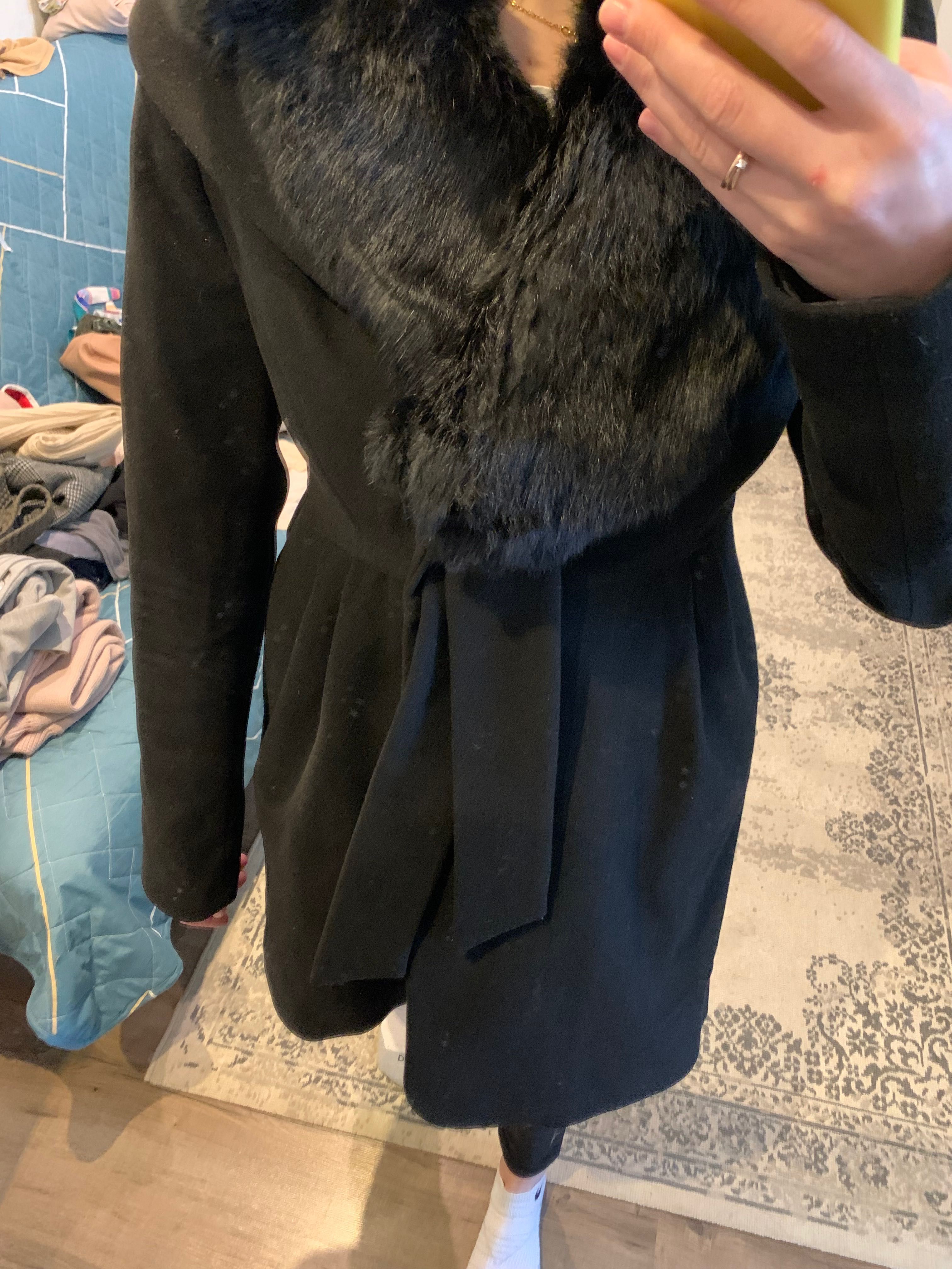 Пальто чорне класичне з хутром яке знімається