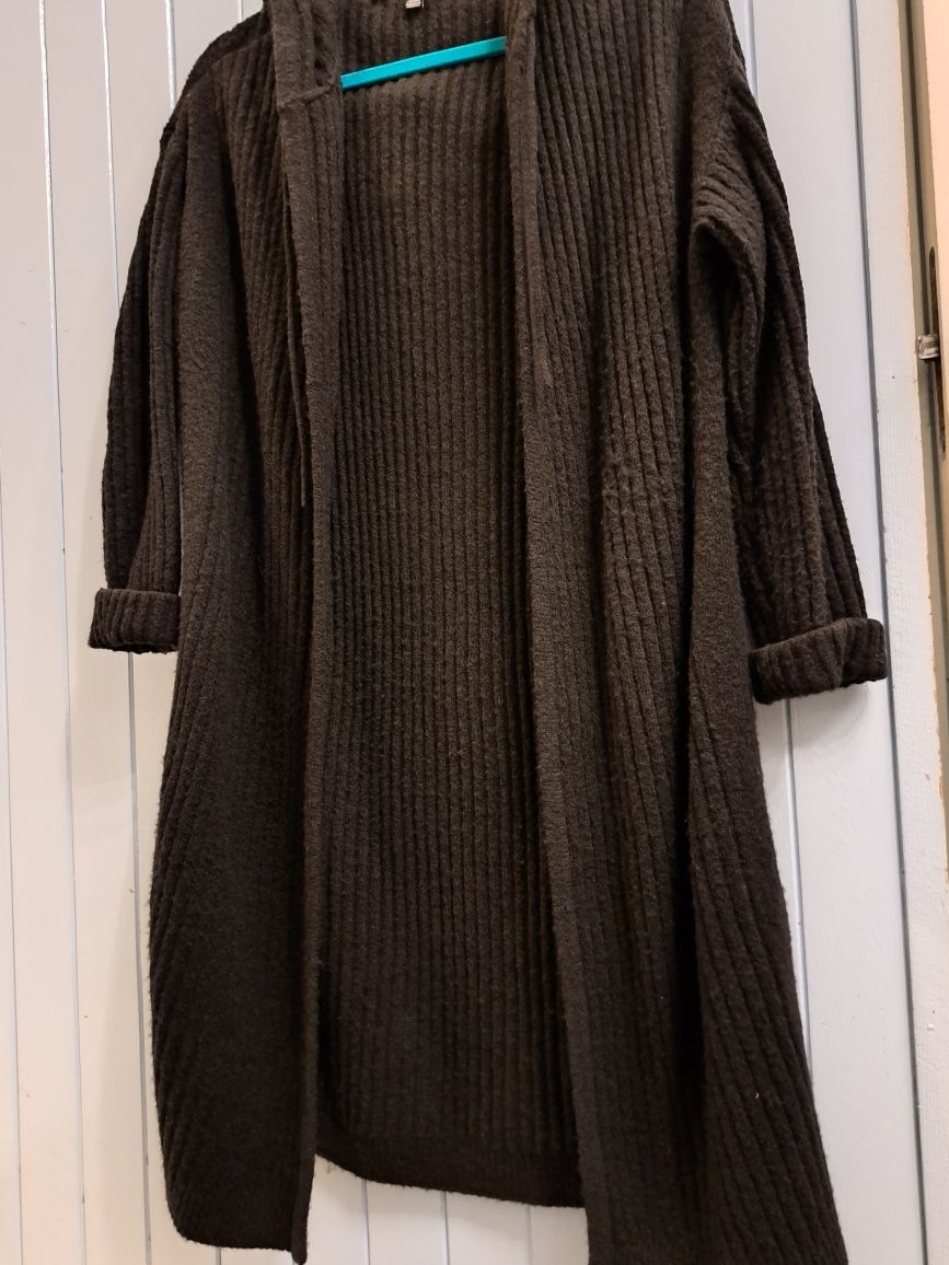Długi czarny sweter z kapturem M/L