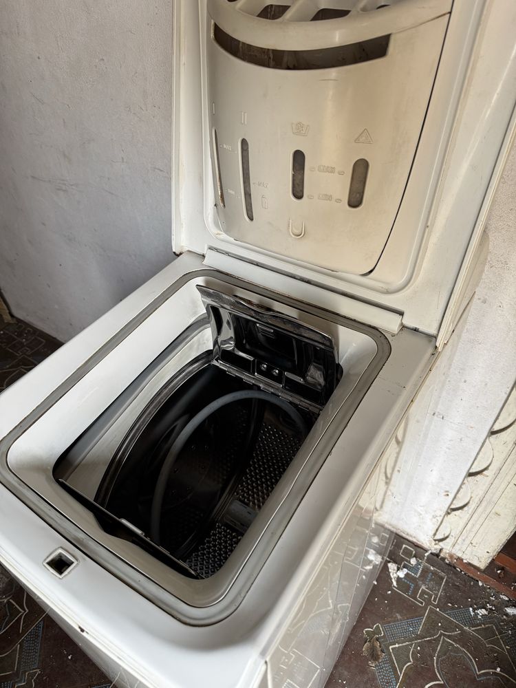 Стиральная машинка Indesit с вертикальной загрузкой