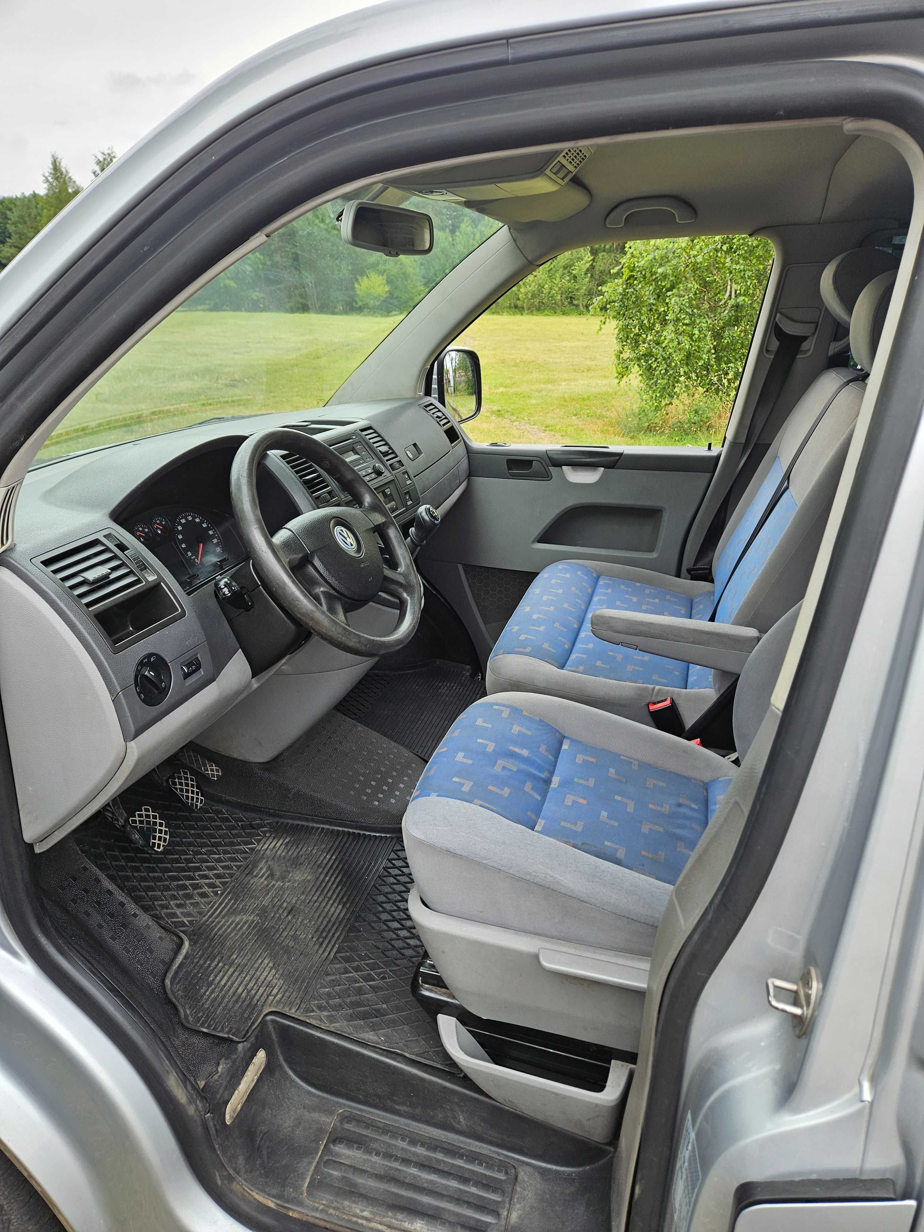 Vw Caravelle 9 miejsc 2.5 TDI w wersji 4motion czyli 4x4 faktura vat