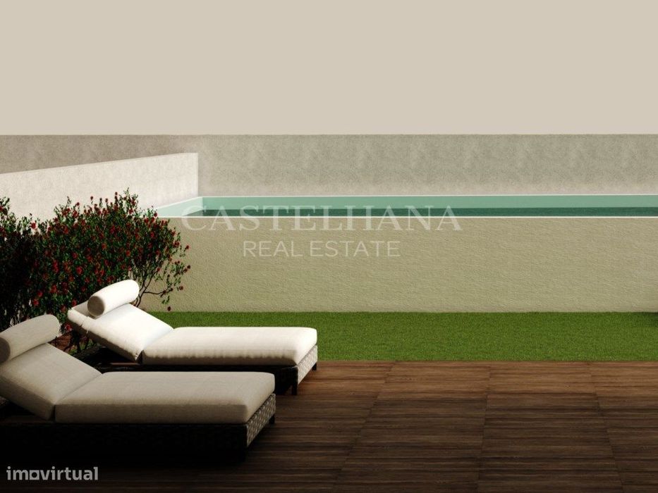 Moradia T4 com jardim e piscina, na Praia da Madalena
