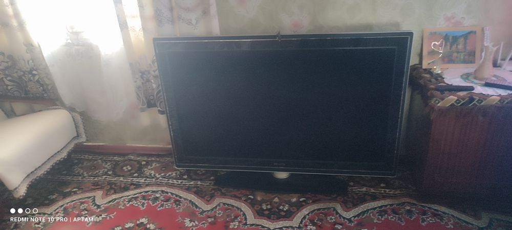 Продам телевизор, рабочий по цене запчастей.