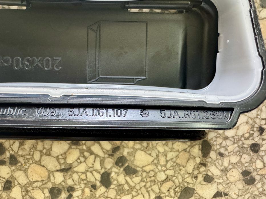 Kubek na telefon, karty, klucze, kosz do drzwi skoda octavia karoq rs