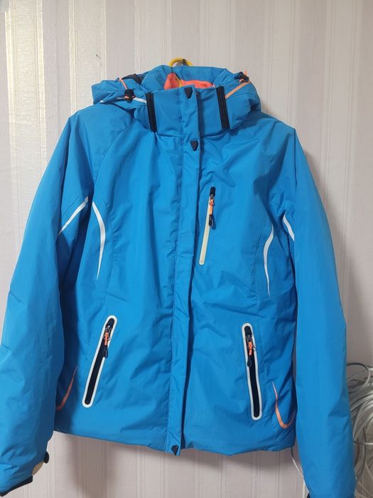 Куртка для катання на лижах або борді