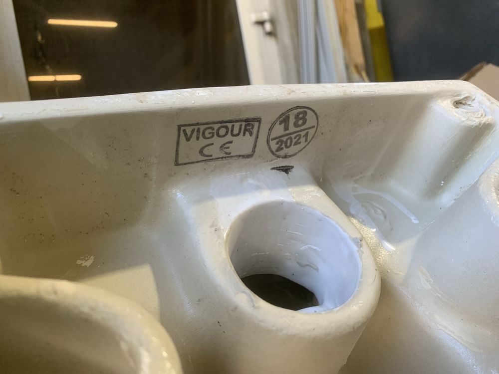 Miska WC toaleta wisząca bez kołnierza Vigour ONE