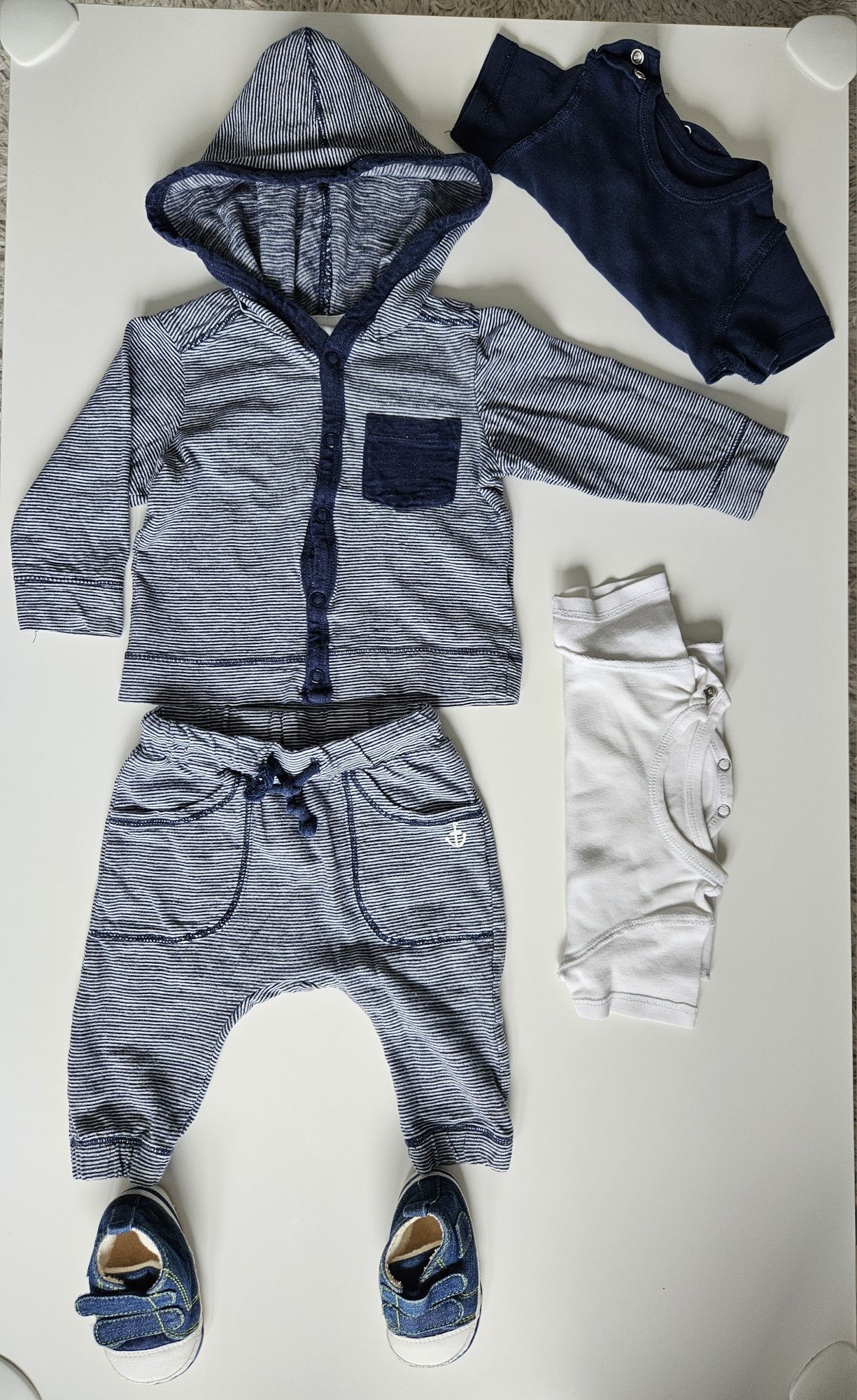 Komplet, zestaw niemowlęcy; bluza, spodnie i 2  x body; 68; H&M