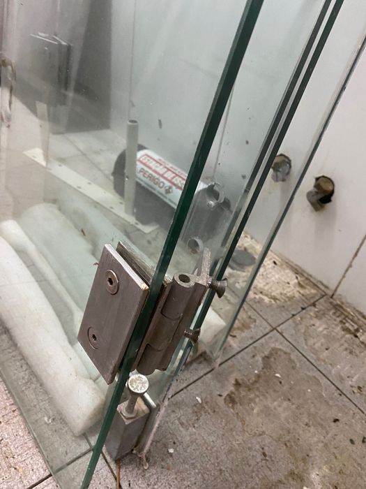 4 Porta vidro com resistência alto.