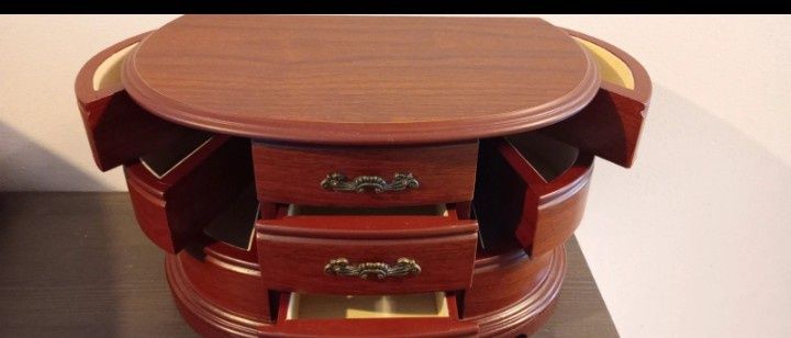 Szkatułka na biżuterię klasyczna drewniana