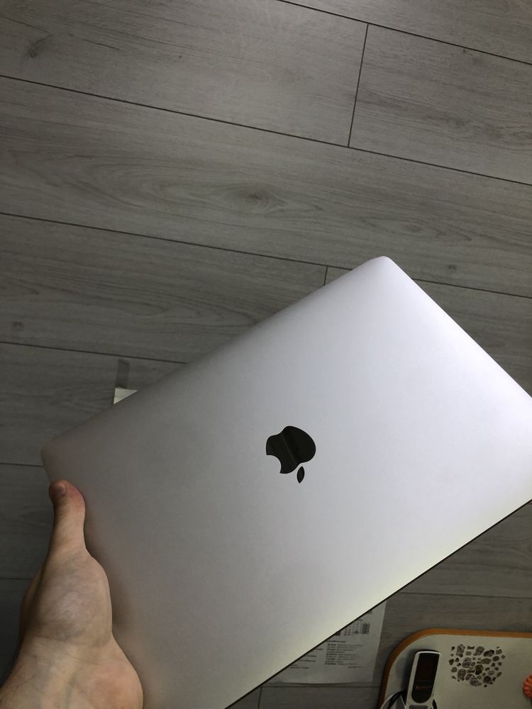 MacBook Pro 13 (2019)