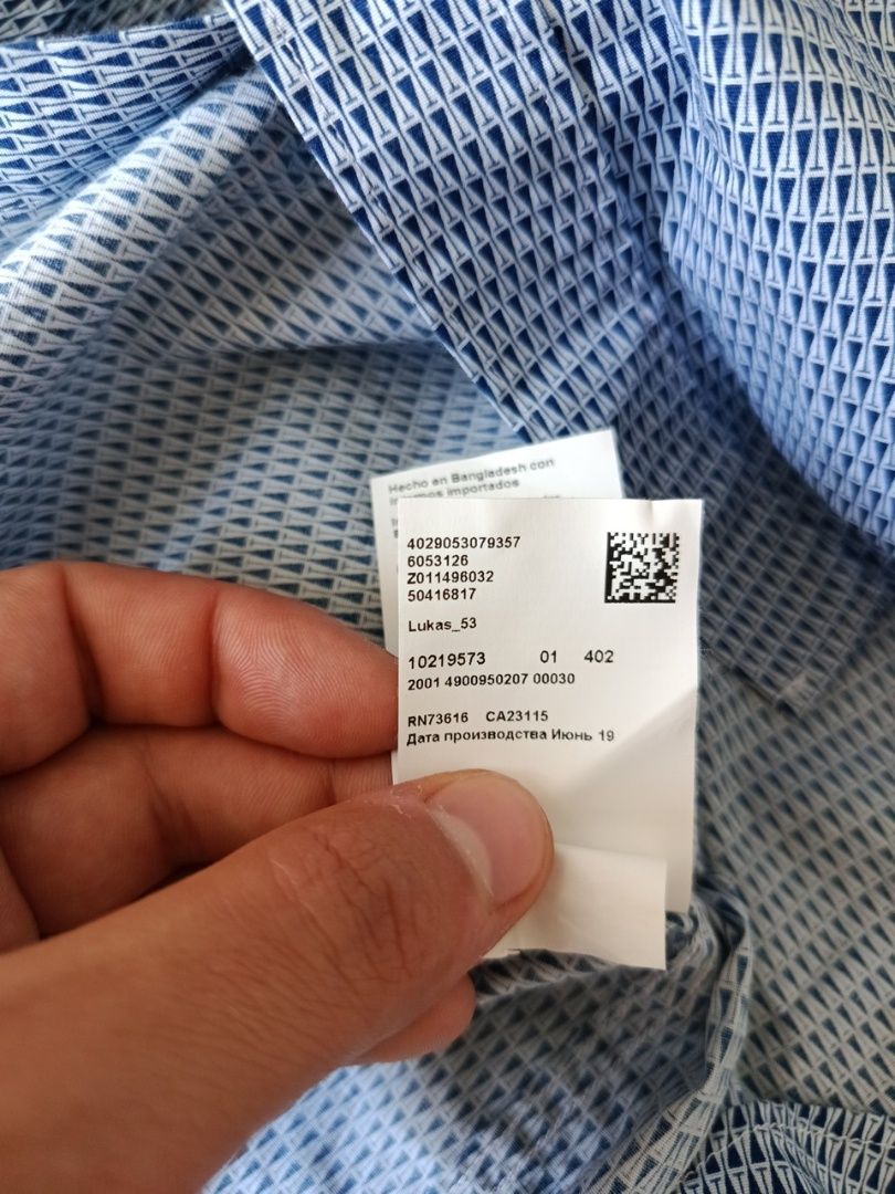 Рубашка Hugo Boss (М розмір)
Стан чудовий.Розмір М (48)

Пл