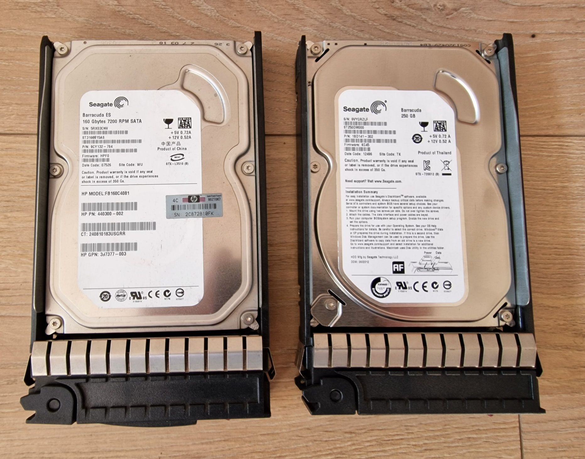 Części starego serwera, płyta główna, dyski HDD serwerowe, pamięć ram