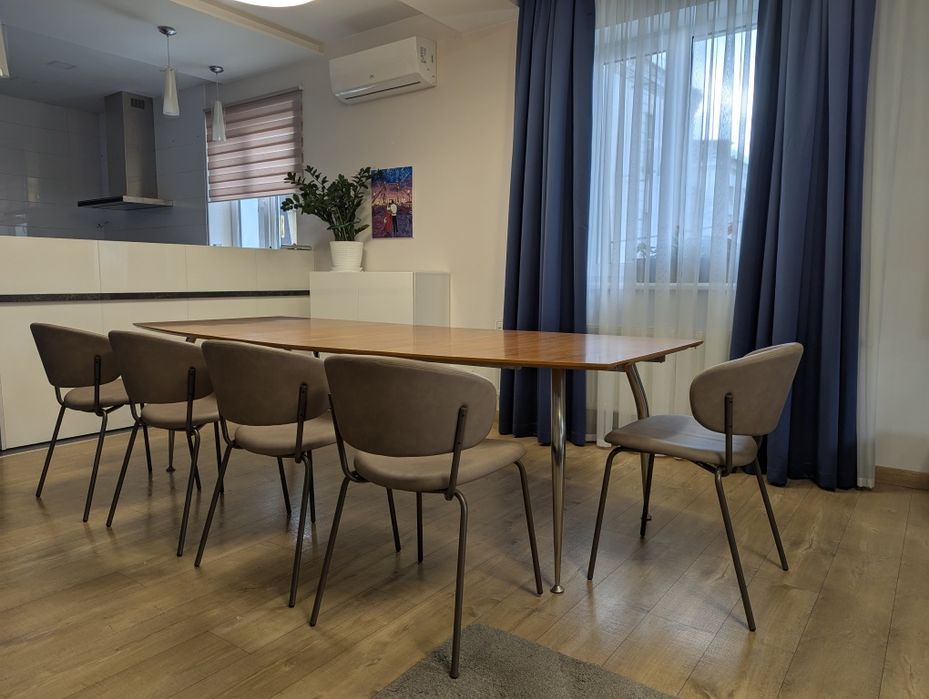 Універсальний розкладний стіл