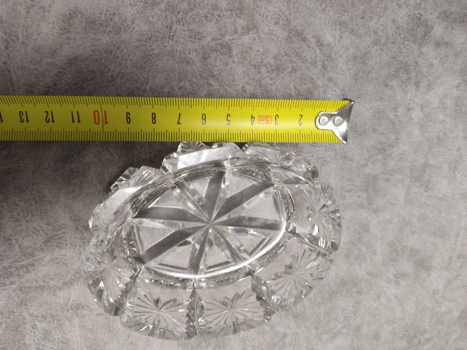 Продам хрустальную вазочку