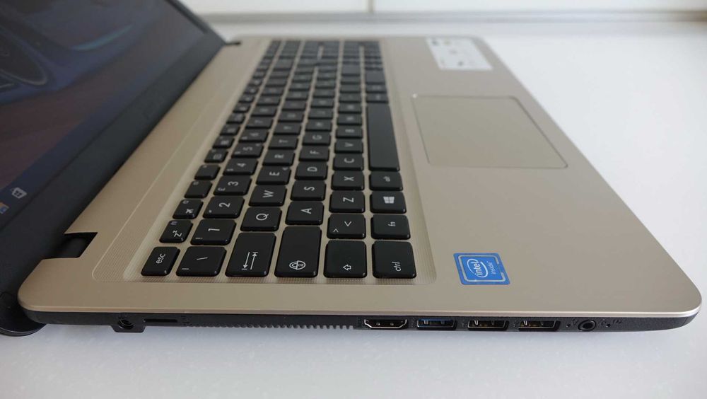 Ноутбук ASUS X540M 15.6 N4000 4gb ddr4 240gb ssd Win10 Матрица акб ОК