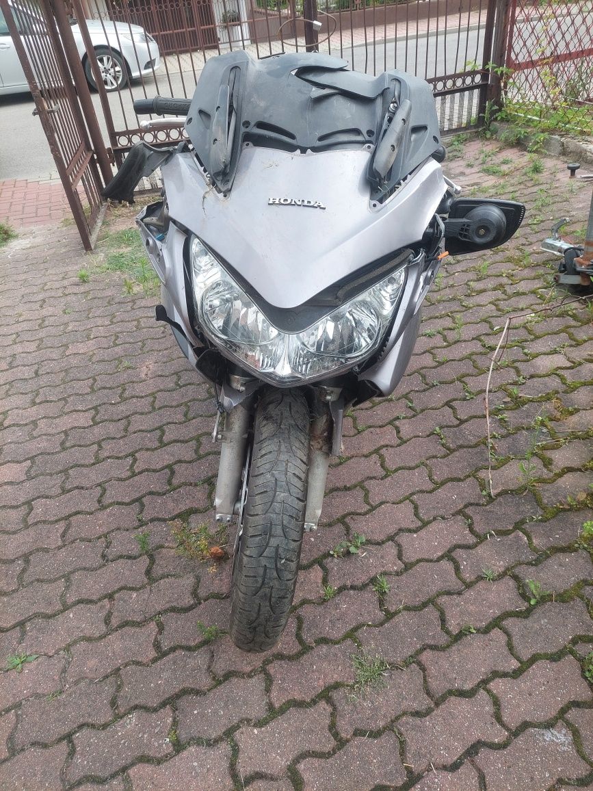 Honda st 1300 Pan european uszkodzona