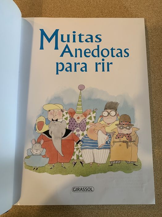 Livro “muitas anedotas para rir”