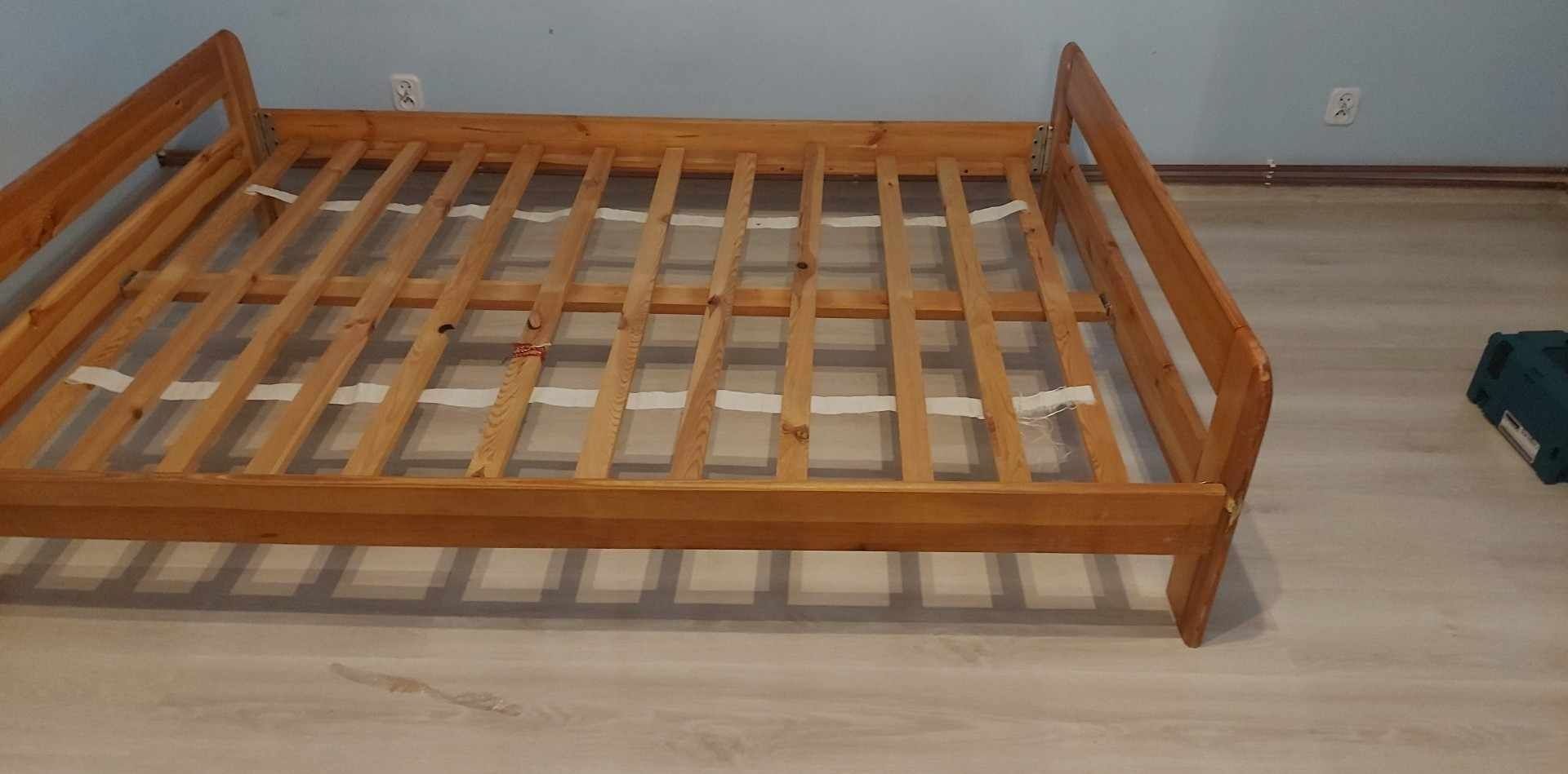Drewniane łóżko sypialniane 140x200